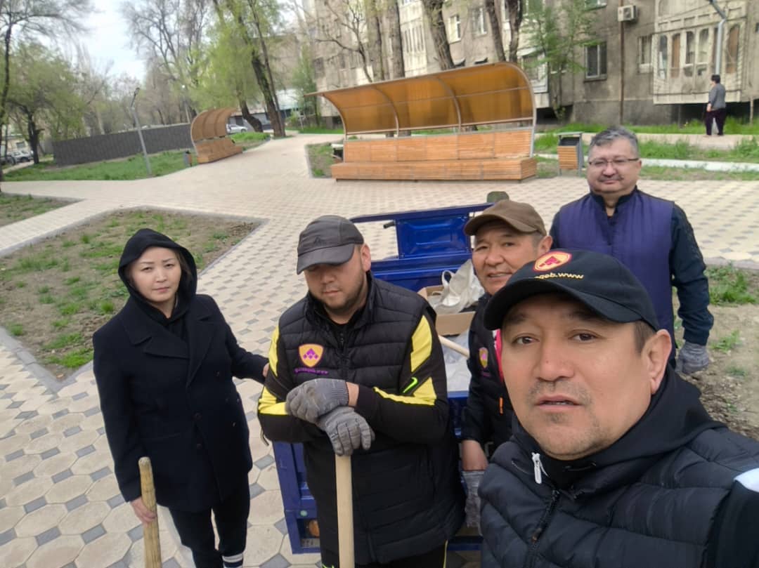 2024-жылдын 13-апрелинде Кыргыз Республикасынын Депозиттерди коргоо боюнча агенттигинин кызматкерлери Бишкек шаарынын Ленин районунун Тимирязев менен Бөкөнбаев көчөлөрүнүн кесилишиндеги чакан парк аймагындагы тазалоо боюнча ишембиликке чыгышты.